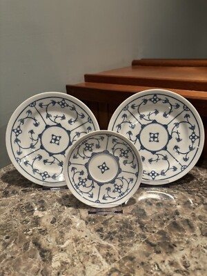 JAGER EISENBERG GERMANY BLAU SAKS 2plates,1saucer