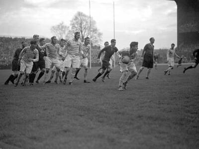 Rugby Union Dorward in action for Cambridge University Old Photo