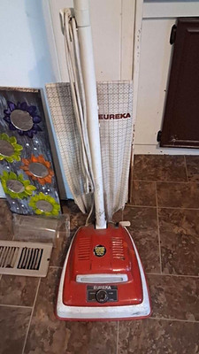 Eureka Bagged Corded Upright Vacuum  in Red/White Color *NEEDS BELT* Works Great