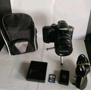 Samsung NX5 Digital Camera 14.6MP w/ 18-55mm Lens Charger Battery Memory Card