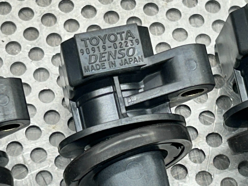 Juego de 4 bobinas de encendido Denso 1,8 L Toyota MR2 Spyder 2000-2005 Foto 2 de 4