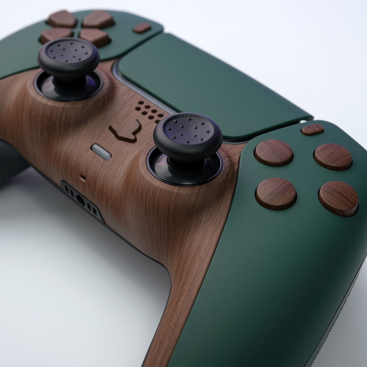 Ironwood™ Green Woodgrain Killscreen PlayStation 5 DualSense PS5