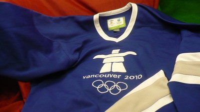 Vancouver winter Olympic 2010 hockey jersey Inukshuk Small 48'' chest