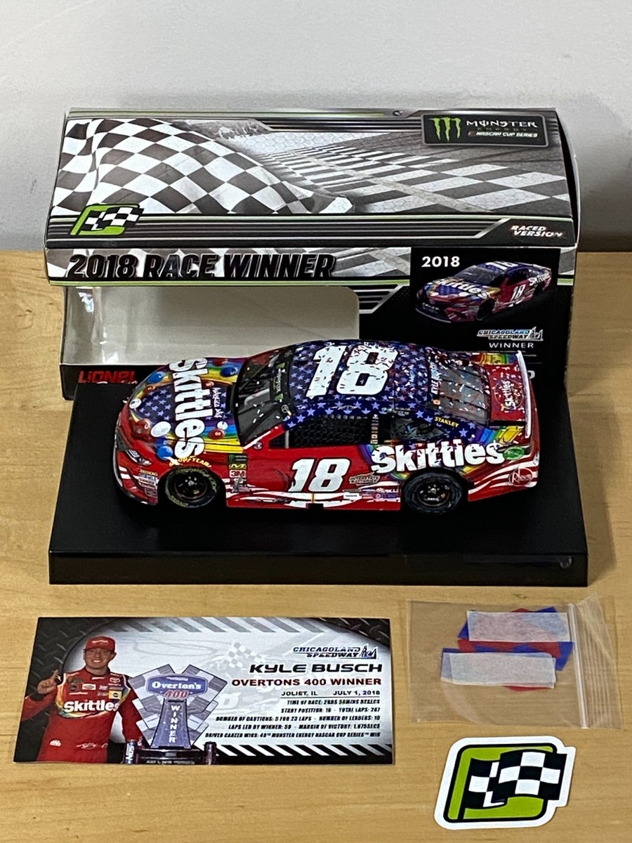 2018 #18 Kyle Busch Skittles Chicagoland Slide Job Win 1/24 Action