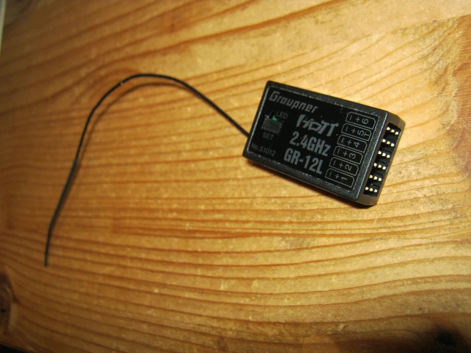 Graupner 2,4 Ghz  Empfänger GR 12 L HoTT  No. 51012 - Bild 2 von 2