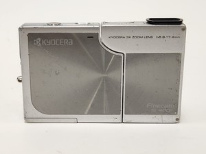 コンデジカメラ　京セラ　SL400R 京セラ、レンズ回転式の400万画素機「Finecam SL400R」