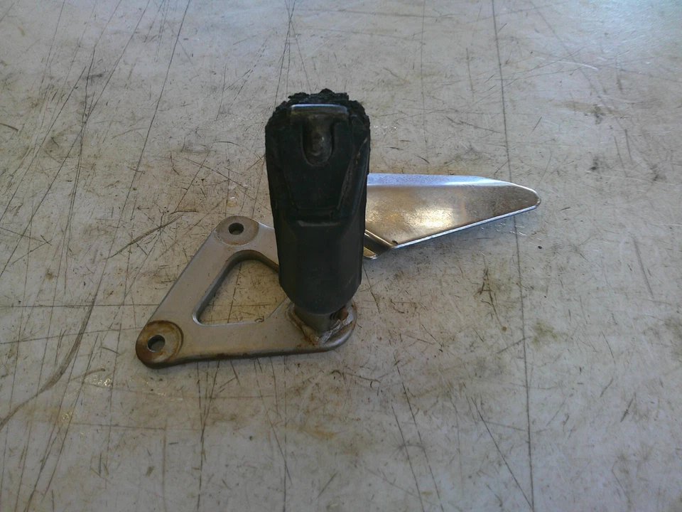 Reposapiés delantero izquierdo suzuki gs500e 1989-2000 Foto 3 de 4