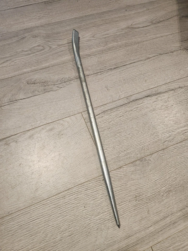 18 Inch Aligning Pry Bar Round Crowbar Sleever Bar for Prying and Aligning - Image 1 of 1