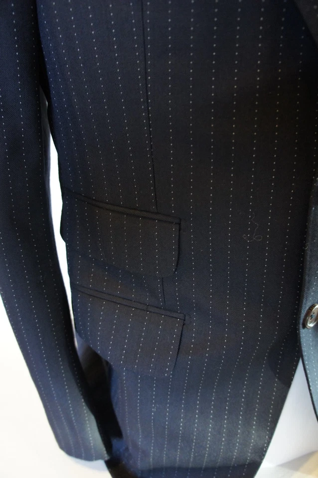 GUCCI Blue/Navy Pin Stripe Long Sleeve Button Wool Suit Jacket Men  Size 7 - 46R - Image 4 of 4