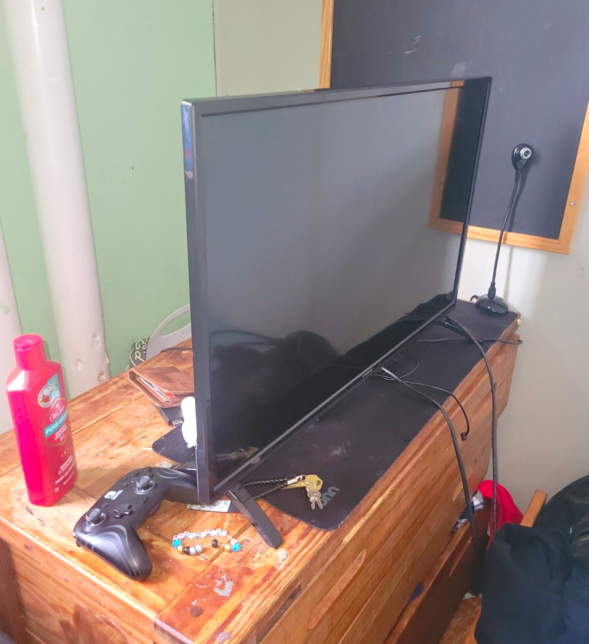 32in Polaroid Flat Screen 1080p TV  FHD with Stand Legs and Flat Panel Display