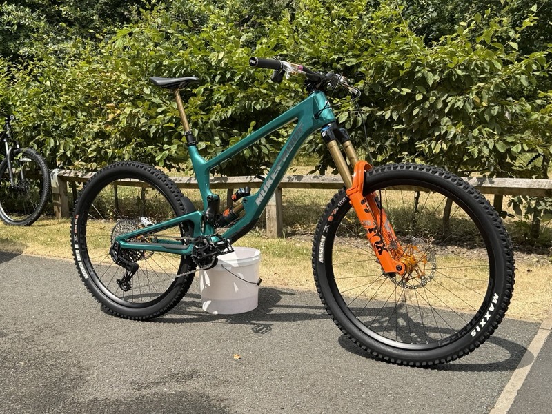 Nukeproof Giga 290 Carbon Factory XXL – Fox Factory – Huge Spec Enduro Bike