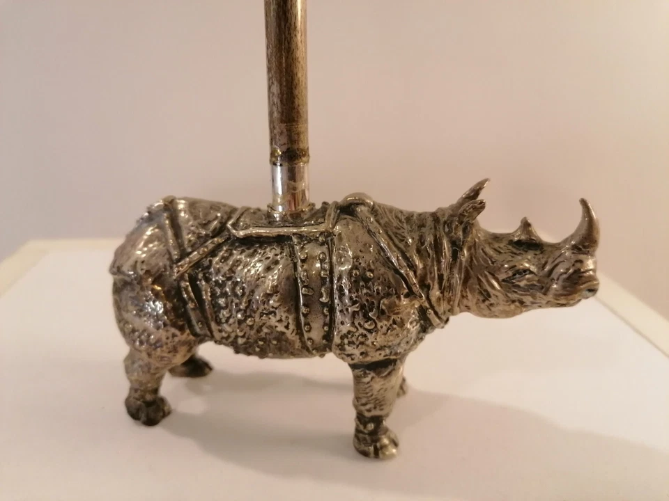 GIOVANNI RASPINI, portacandela rinoceronte in argento massiccio. Altezza 20 cm - Immagine 2 di 4