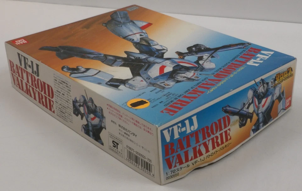 VF-1J Battroid Valkyrie 1:72 Model Kit CIB Macross Bandai 1990 Japanese - Image 3 of 4