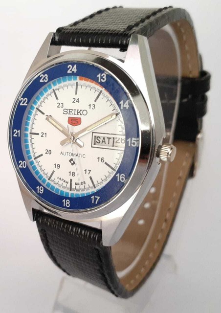 Vintage Seiko 5 Automatic Railway Dial Men's wrist Watch Excellent Condition Vintage Seiko 5 Automatic Railway Dial Men's wrist Watch Excellent Condition