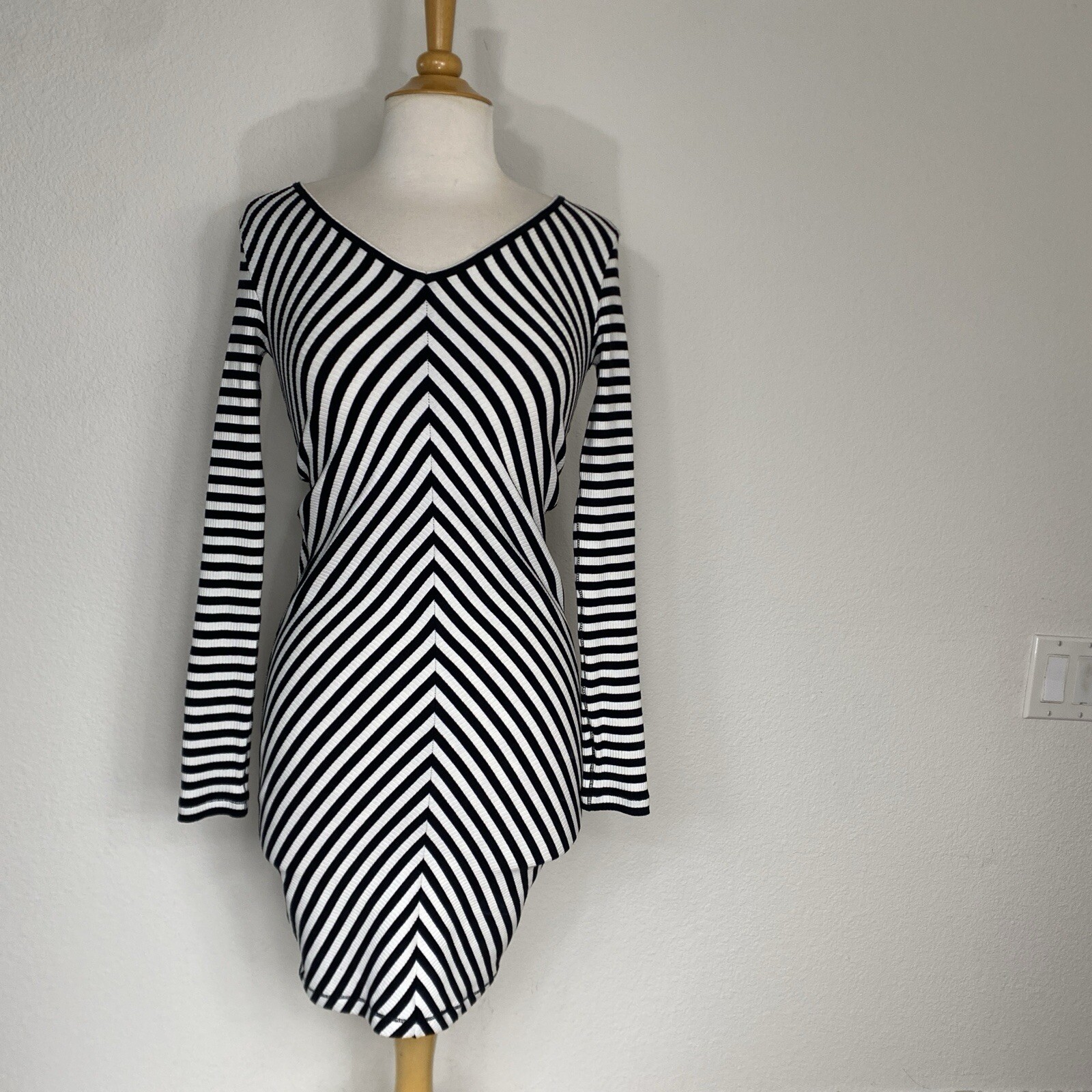 New Rag & Bone Women's Black White Ribbed V Neck Stretch Dress Size XS Classic