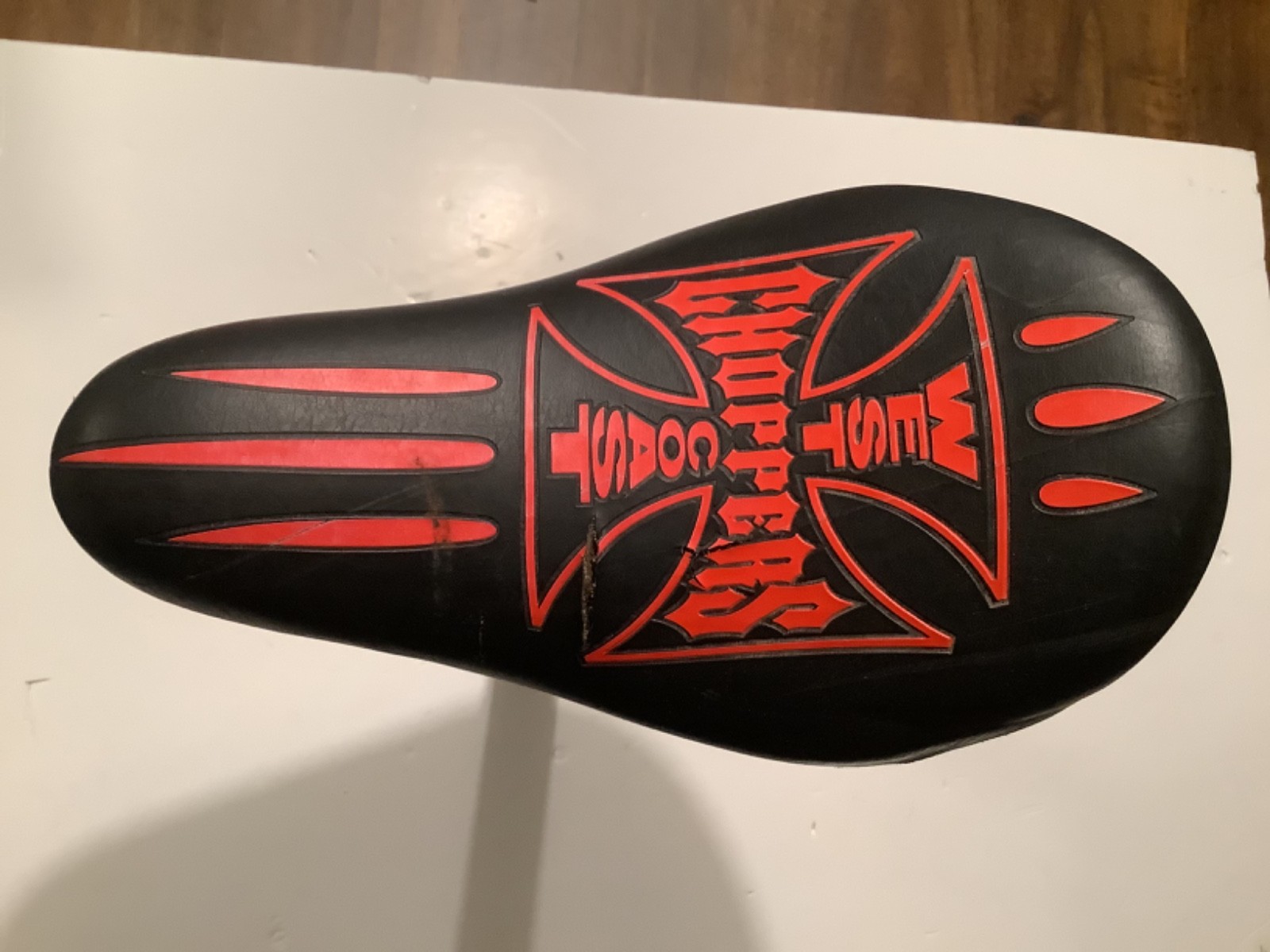 Seat With Post - Red And Black
