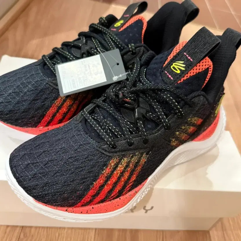 Under Armour Basketball Shoes - New, Size 240, Unopened thumbnail 3