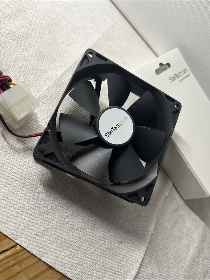 92MM CASE COOLING FAN WITH 4PIN, (3.625in x 3 .625in x 1in) Dual Ball Bearing wi - Image 4 of 4