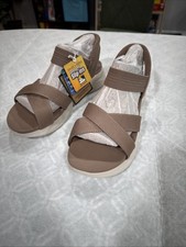 NEW In Box, 7.5 Wide Fit, Women Skechers slip ins Color Mocha Ultra Flex