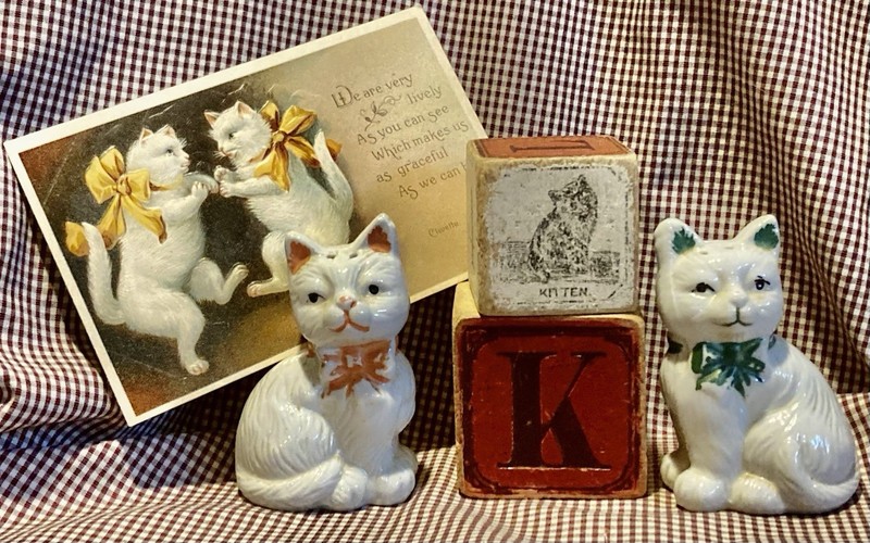 Antique Toy Wood Illus KITTEN Blocks / S&P Cats w Bows Figures & Orig Postcard