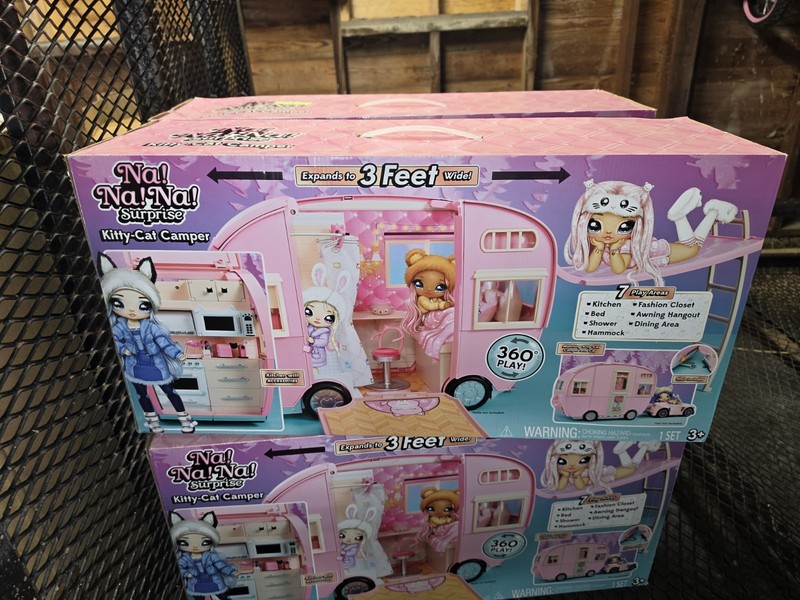 Na! Na! Na! Surprise Kitty-Cat Camper Doll Playset 360° Play, Expands 3 ft