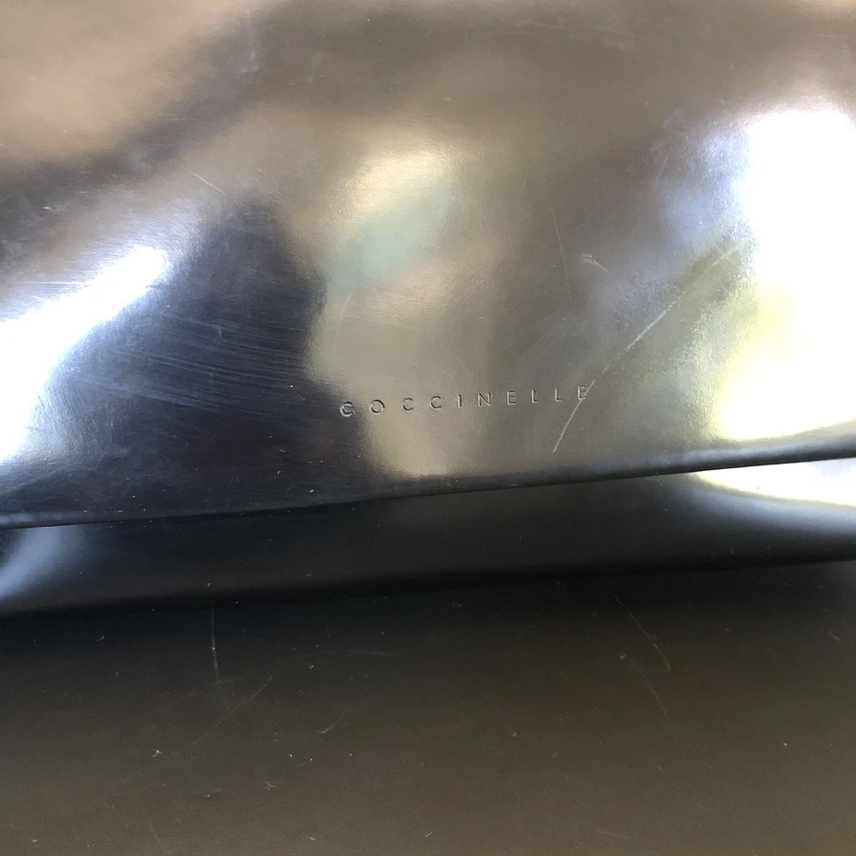 Bolso de Hombro Coccinelle Charol Negro Años 90 De Colección Hecho en Italia Foto 3 de 4