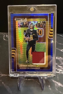 2025 Panini Donruss Optic - Donruss Threads Jayden Daniels #DTBH-JDS Blue Hyper