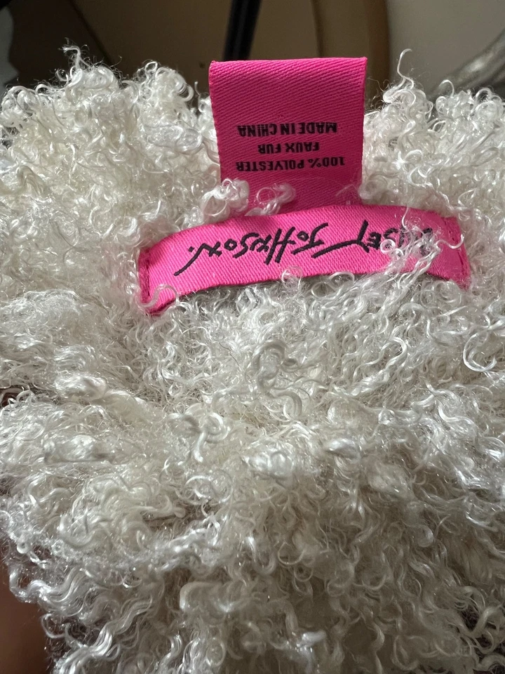 Betsey Johnson Y2K Faux Mongolian Fur Shawl Wrap platinum Blonde White Scarf Boa - Image 2 of 4