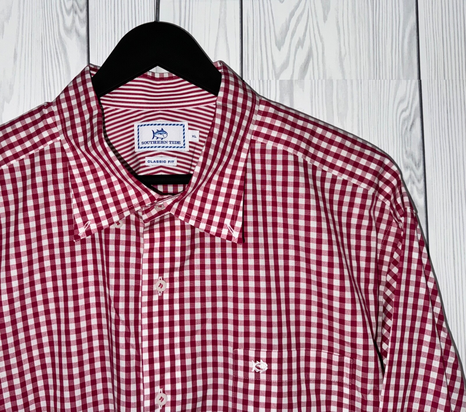 Southern Tide shirt size extra large button down long sleeve classic fit red