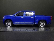 Auto World 2019 Chevy Silverado High Country blue - Loose 1:64