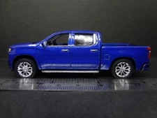 Auto World 2019 Chevy Silverado High Country blue - Loose 1:64