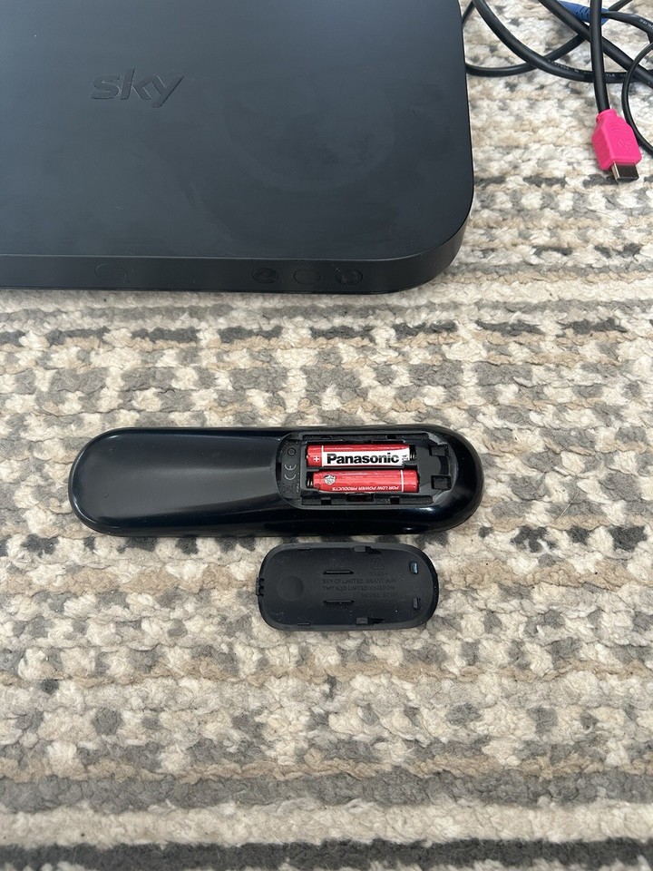 SKY Q TV BOX ES130 with Power Cable, HDMI Cable & Remote Control eBay