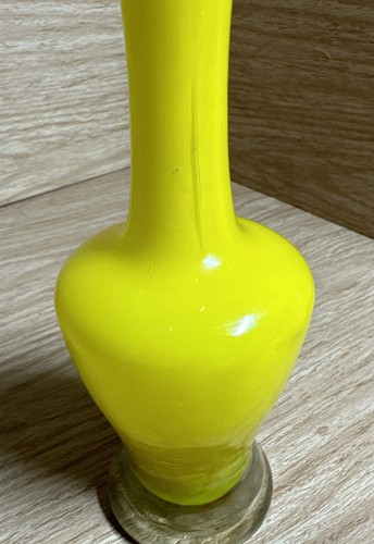 Hand Blown Bud Vase bright Yellow Vintage Design Art Glass Original 8" - Picture 4 of 9