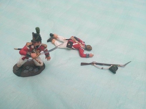 Britains No 17877 British Coldstream Guards Light Company Officer & Casualty - Picture 2 of 10