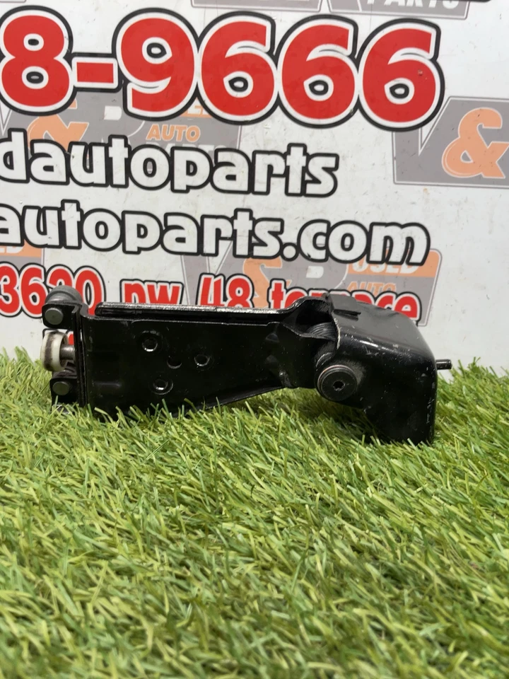 ✅ 2023 FORD TRANSIT CONNECT REAR DOOR HINGE LH PN:DT11 V26801 AK OEM - Image 3 of 4