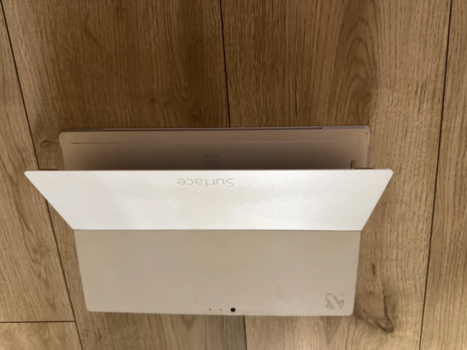 Microsoft Surface Pro 3 256GB, WLAN, 30,5 cm (12 Zoll) Tablet - Silber - Bild 3 von 4