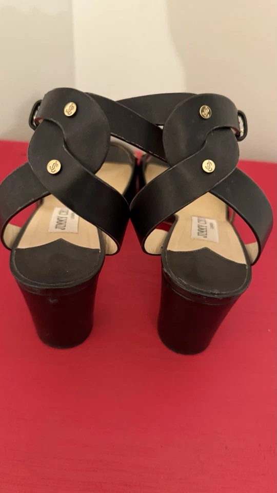 Sandalia Jimmy Choo negra con correa al tobillo 37,5 con detalles dorados Foto 2 de 4