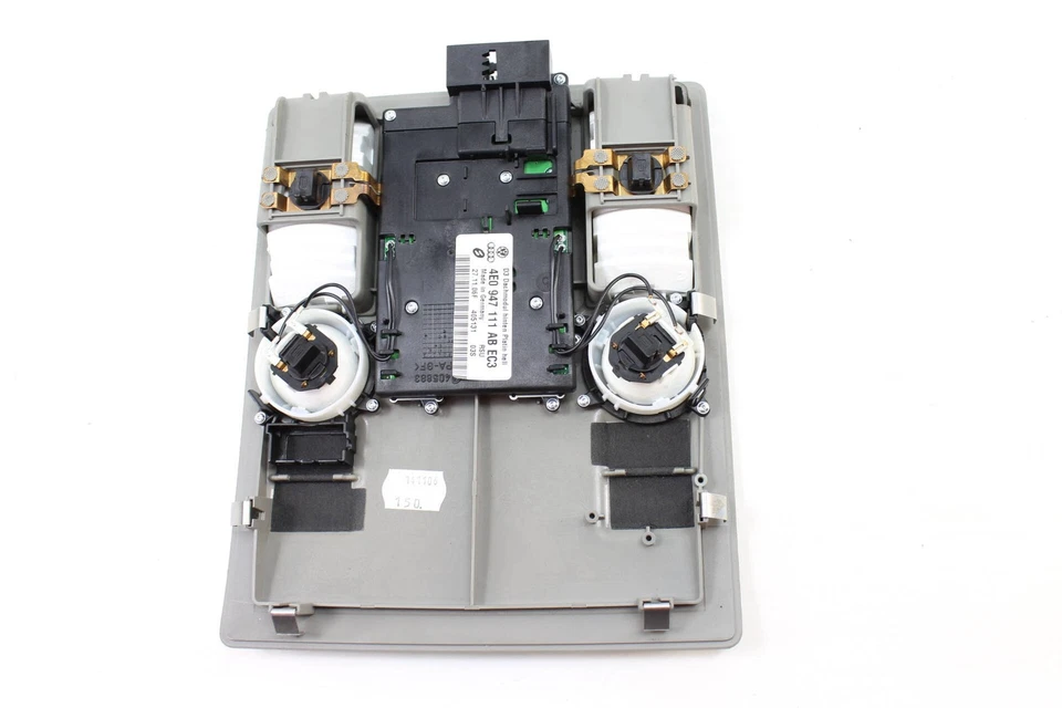 AUDI A8 QUATTRO 2004-2010 - DOMO TRASERO luz de lectura/interruptor de pantalla de ventana Foto 2 de 4