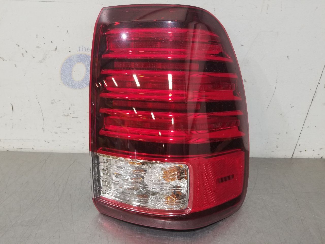 06 2006 LEXUS LX470 QUARTER PANEL MOUNTED TAIL LIGHT LAMP RIGHT PASSENGER