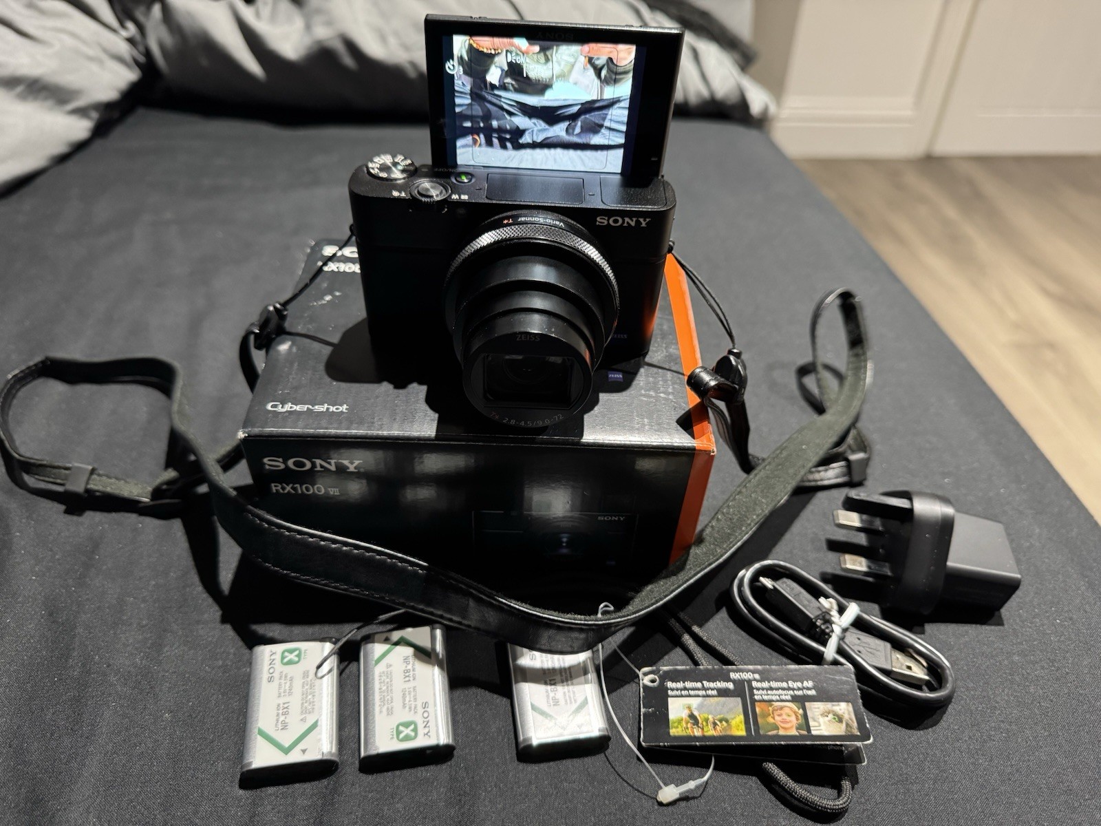 Sony Cyber-shot DSC-RX100 VII (Mark 7) Compact Digital Camera 20.1MP, 8x Zoom