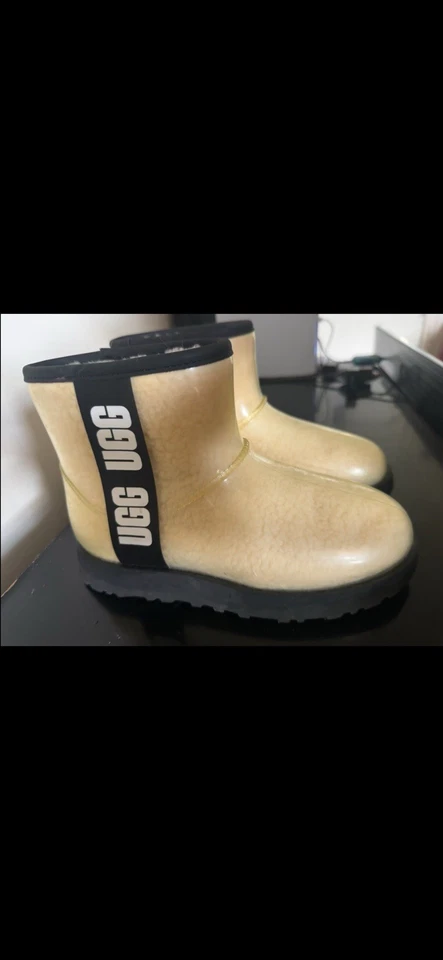 Mini plástico transparente impermeable Uggs Foto 4 de 4