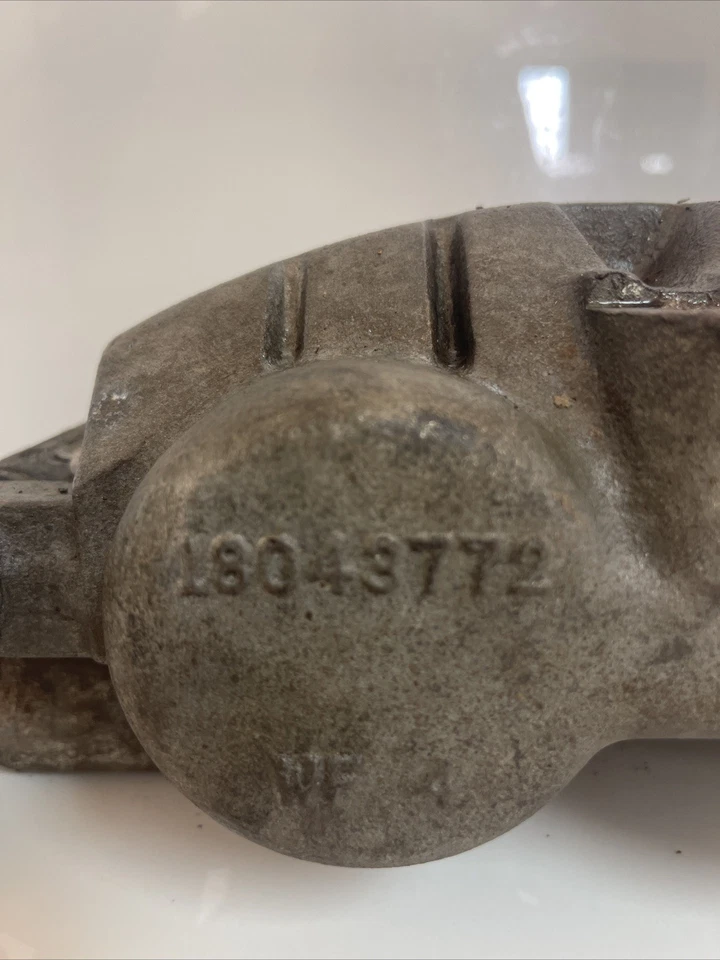 右后盘式制动卡钳 2001 - 2010 年 GMC Sierra 3500 3500 HD 18043772 — 第 4/4 张图片