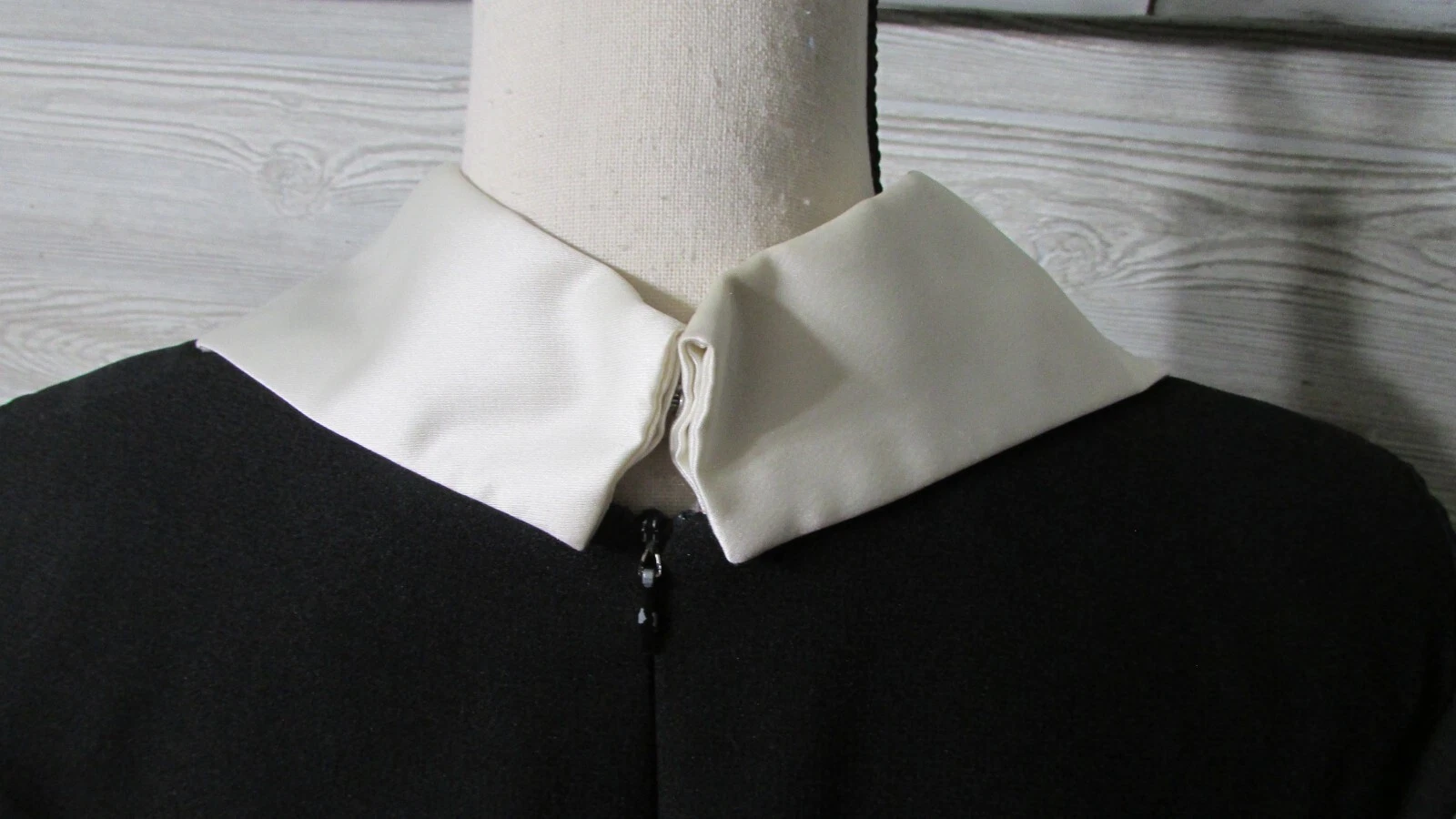 VETEMENTS Y2k ABITO NERO M mercoledì Addams raso bianco colletto a punta e polsini vintage grunge