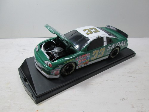 Ken Schrader #33 Skoal Bandit 1997 Monte Carlo Green Action 1:24 BANK 1 OF 4500