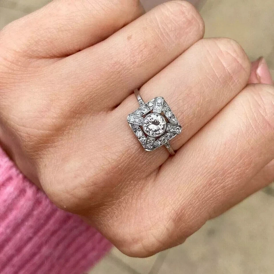 Anillo de boda de plata 925 de diamantes de corte redondo estilo Art Deco de 1,00 quilates creado en laboratorio Foto 3 de 4