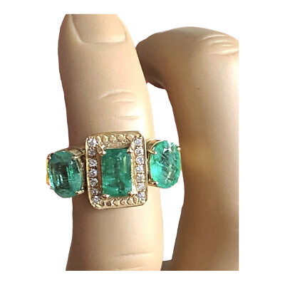 #4873 Retro18 K Gold  Emerald and Diamond 3 Stone Ring Size 7.5