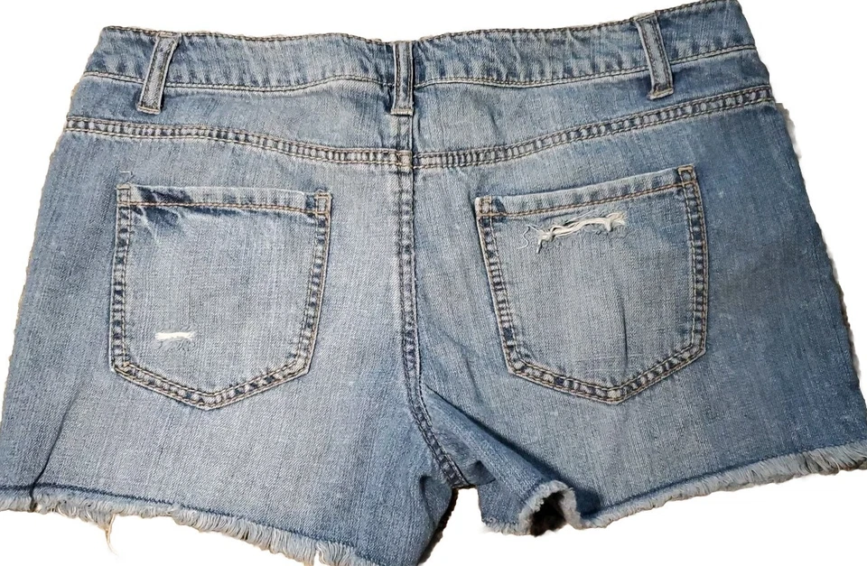APT.9 Women's Short Shorts Size 8 Light Distressed / Stretch Juniors Beach Fun - Image 3 of 4