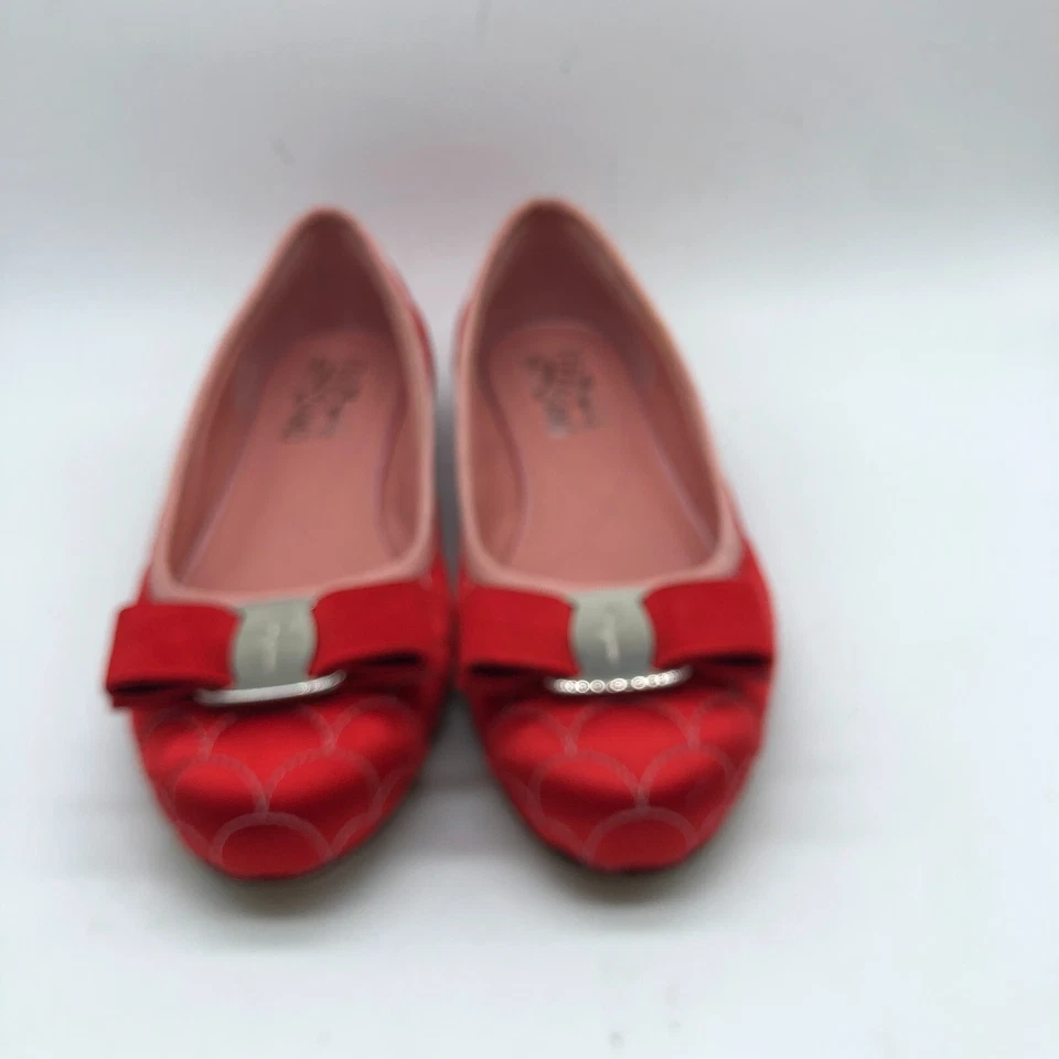 Salvatore Ferragamo Nuevo Mujer Rojo Acolchado Satén Zapatos Planos Arco Talla 7 C DY0114 Foto 2 de 4
