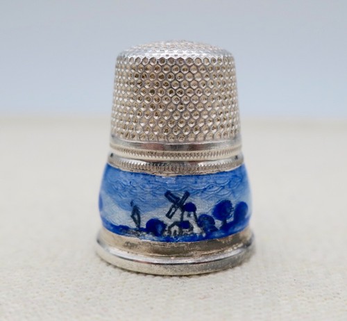 Sterling 935 Silver ~ DUTCH DELFT ENAMEL THIMBLE ~ Vintage Windmill Size 8 - Picture 1 of 6