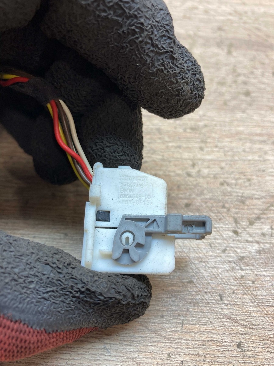 8364648 BMW 1 3 5 7 series Connector Plug Unit Computer Wire 